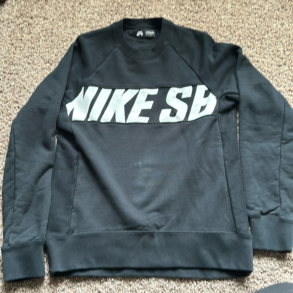 NIKE SB medium black sweater